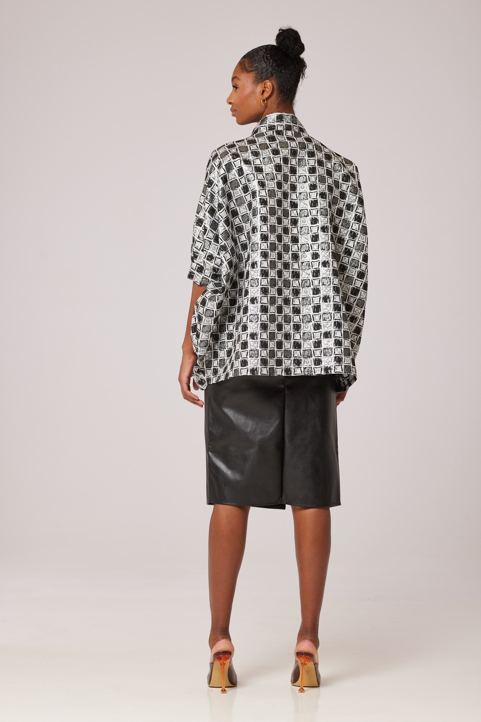 NoirSquareBreeze, EbonyCheckeredChic, ObsidianShortSquare, OnyxGeometricGlam, MidnightSquaredEssence, JetBlackMiniMosaic, NoirBoxedElegance, EbonyShortPattern, OnyxSquareChicWrap, BlackShortSquareStyle,