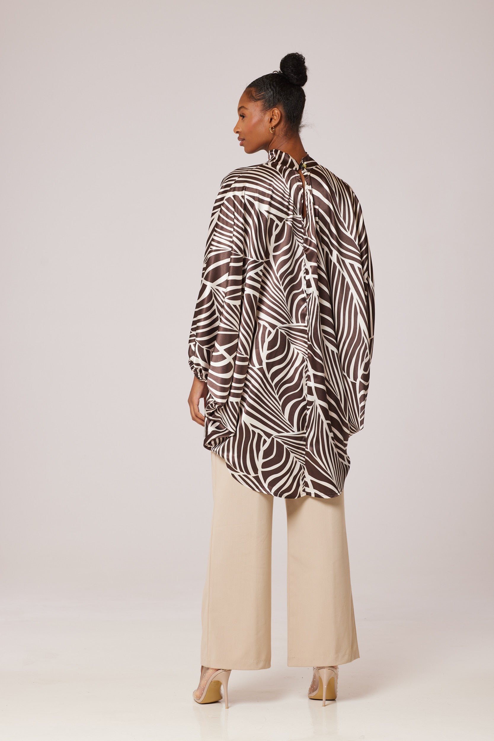 EarthyElegancePalm, MochaCreamLeafLuxe, SandyTropicBreeze, CaramelPalmGroveChic, CreamyCocoaFoliage, DesertHuesLeafyCharm, LatteBreezeTunic, SandyPalmSerenity, CocoaCreamPalmStyle, TaupeTropicalEssence,