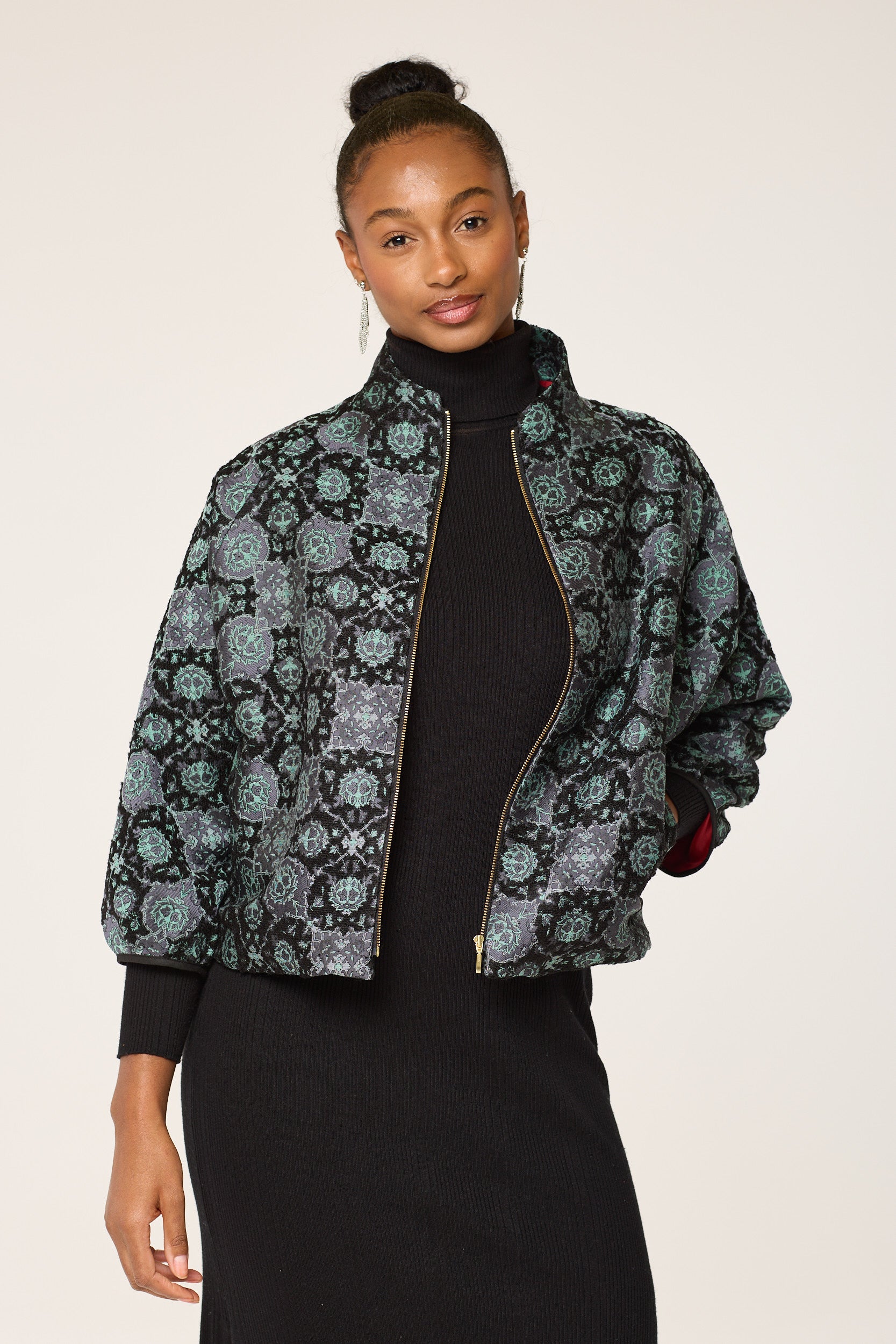 JungleKingCouture, ObsidianFelineFusion, NoirSafariRoyalty, EmeraldLionElegance, PantheraOnyxJacket, JungleInkMonarch, RegalLionFoliage, ObsidianJungleKing, OnyxProwessCoat, MidnightSavannahStyle,