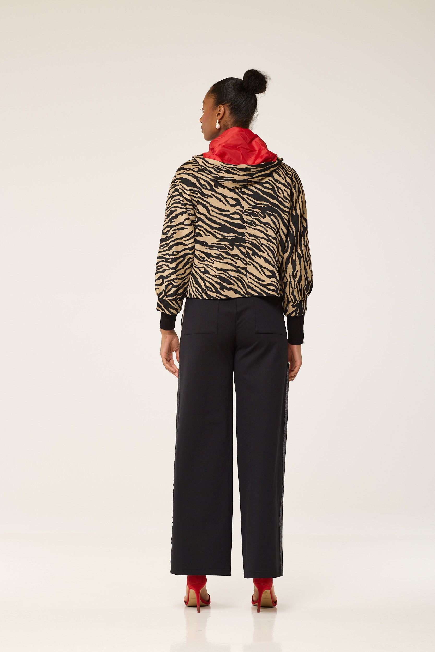 DesertStripedCozy, CamelZebraEssence, SaharaStripeComfort, SandySafariHood, TawnyZebraBlend, SunlitZebraChic, NomadStripeRelax, SandDuneZebraHaven, HazyHorizonZebra, WarmBreezeStripe,