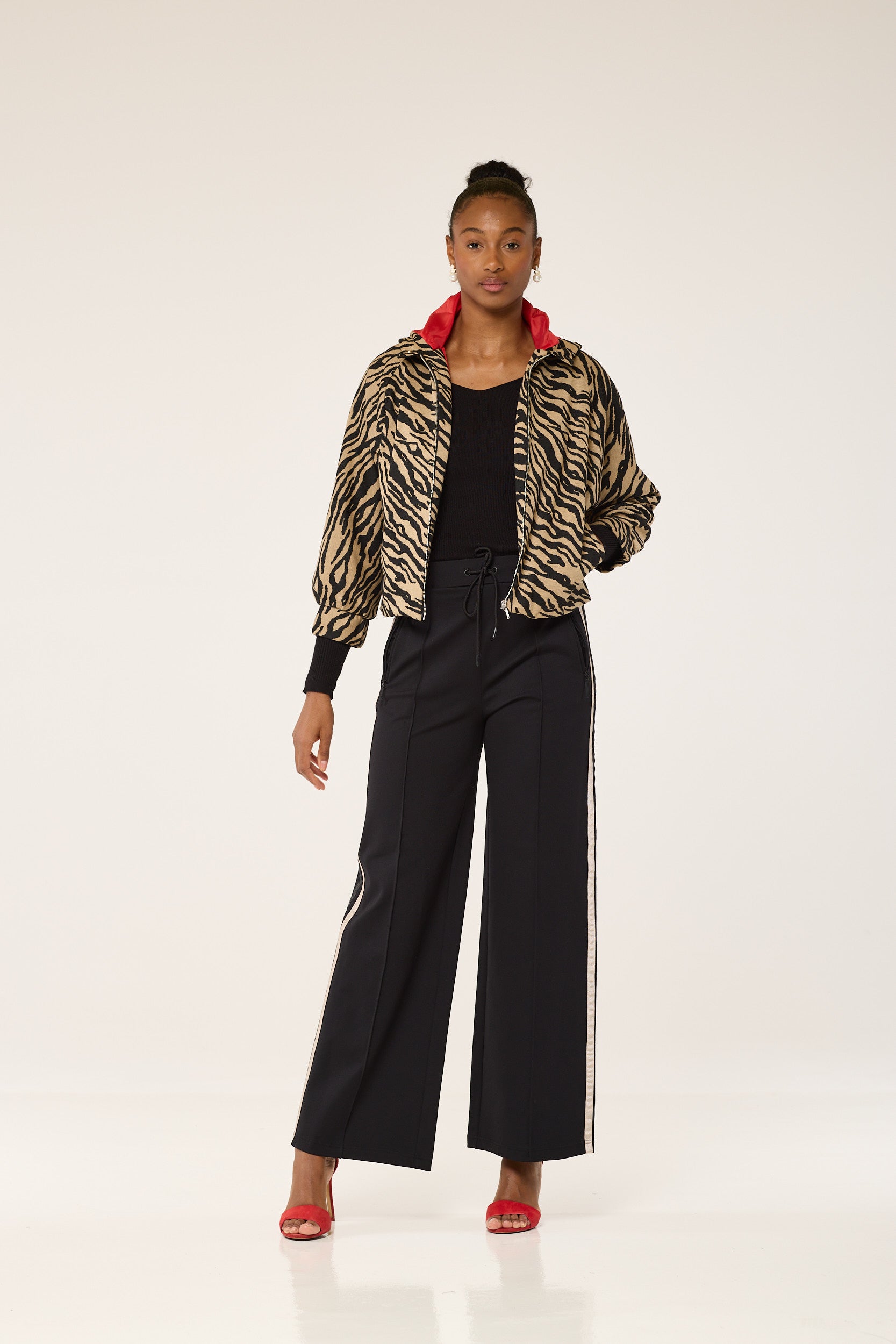 DesertStripedCozy, CamelZebraEssence, SaharaStripeComfort, SandySafariHood, TawnyZebraBlend, SunlitZebraChic, NomadStripeRelax, SandDuneZebraHaven, HazyHorizonZebra, WarmBreezeStripe,