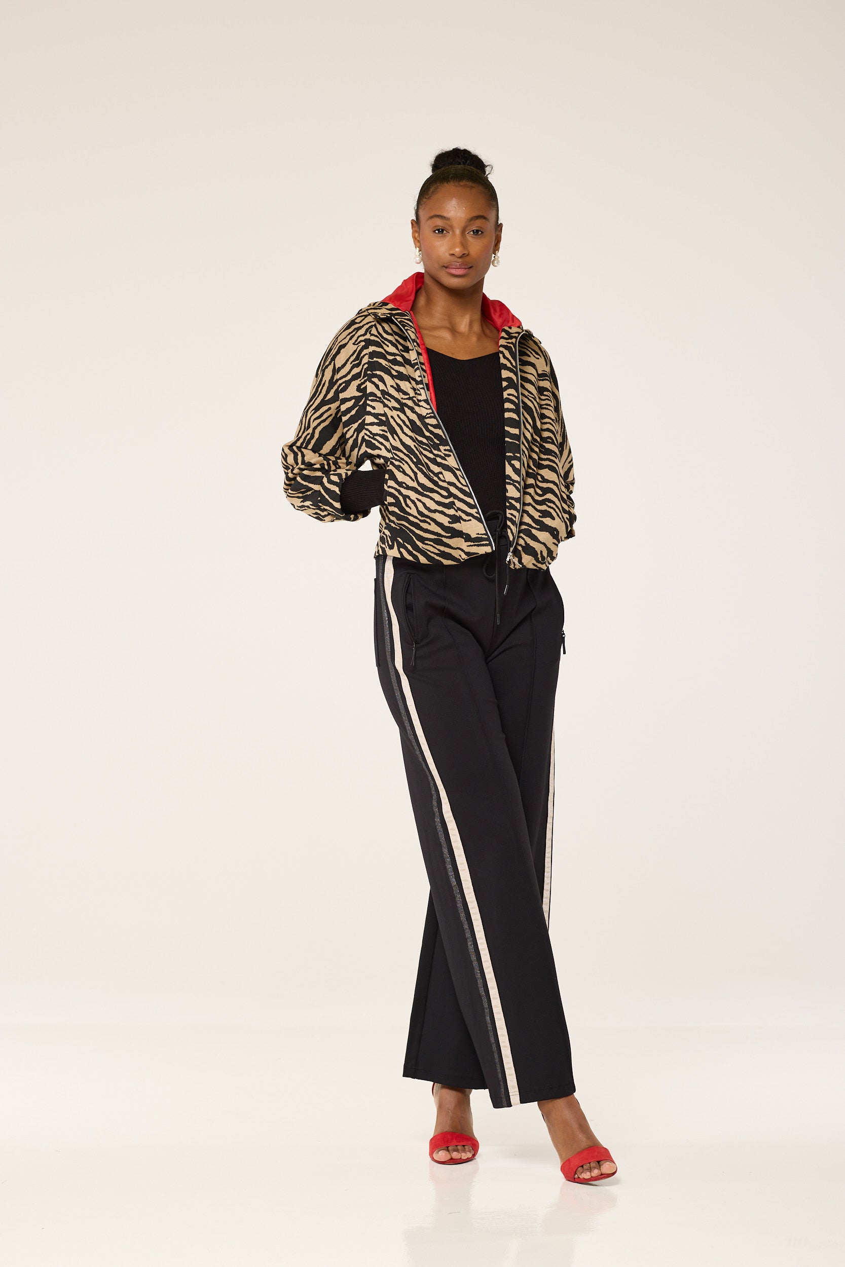 DesertStripedCozy, CamelZebraEssence, SaharaStripeComfort, SandySafariHood, TawnyZebraBlend, SunlitZebraChic, NomadStripeRelax, SandDuneZebraHaven, HazyHorizonZebra, WarmBreezeStripe,
