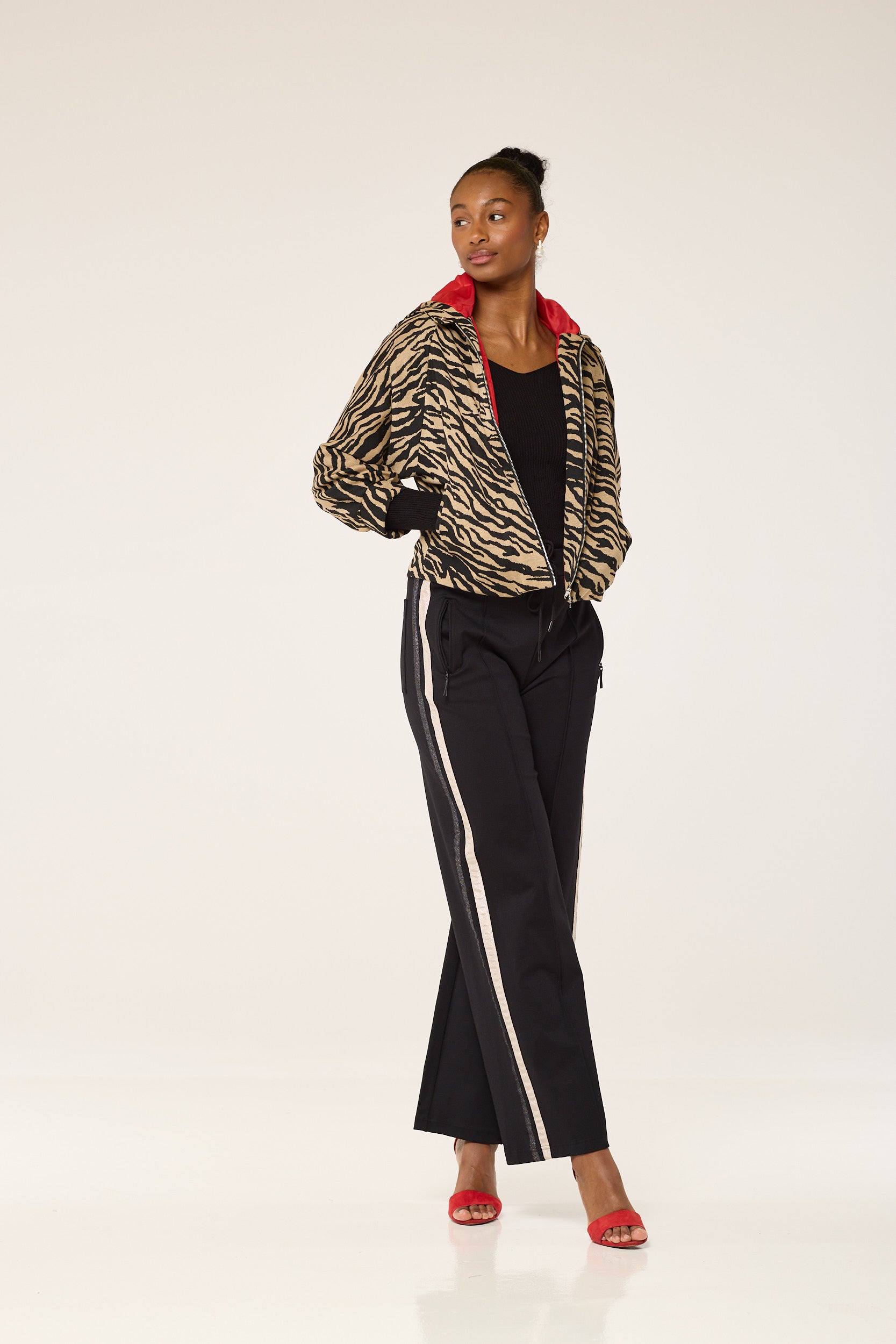 DesertStripedCozy, CamelZebraEssence, SaharaStripeComfort, SandySafariHood, TawnyZebraBlend, SunlitZebraChic, NomadStripeRelax, SandDuneZebraHaven, HazyHorizonZebra, WarmBreezeStripe,