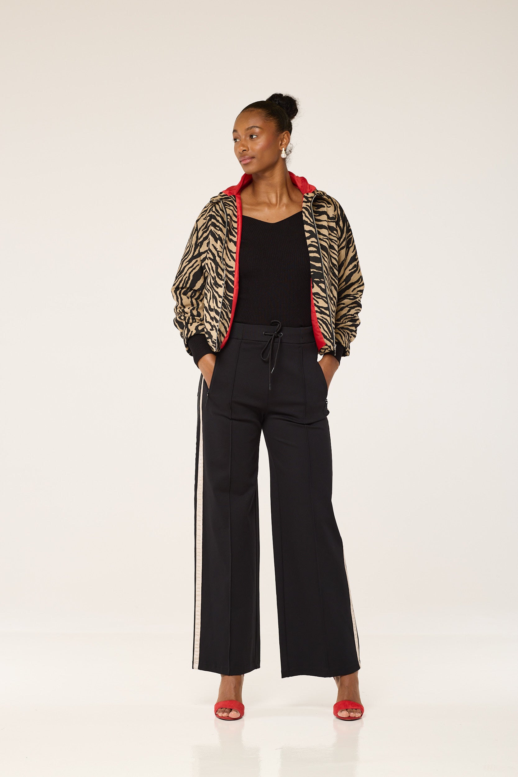 DesertStripedCozy, CamelZebraEssence, SaharaStripeComfort, SandySafariHood, TawnyZebraBlend, SunlitZebraChic, NomadStripeRelax, SandDuneZebraHaven, HazyHorizonZebra, WarmBreezeStripe,
