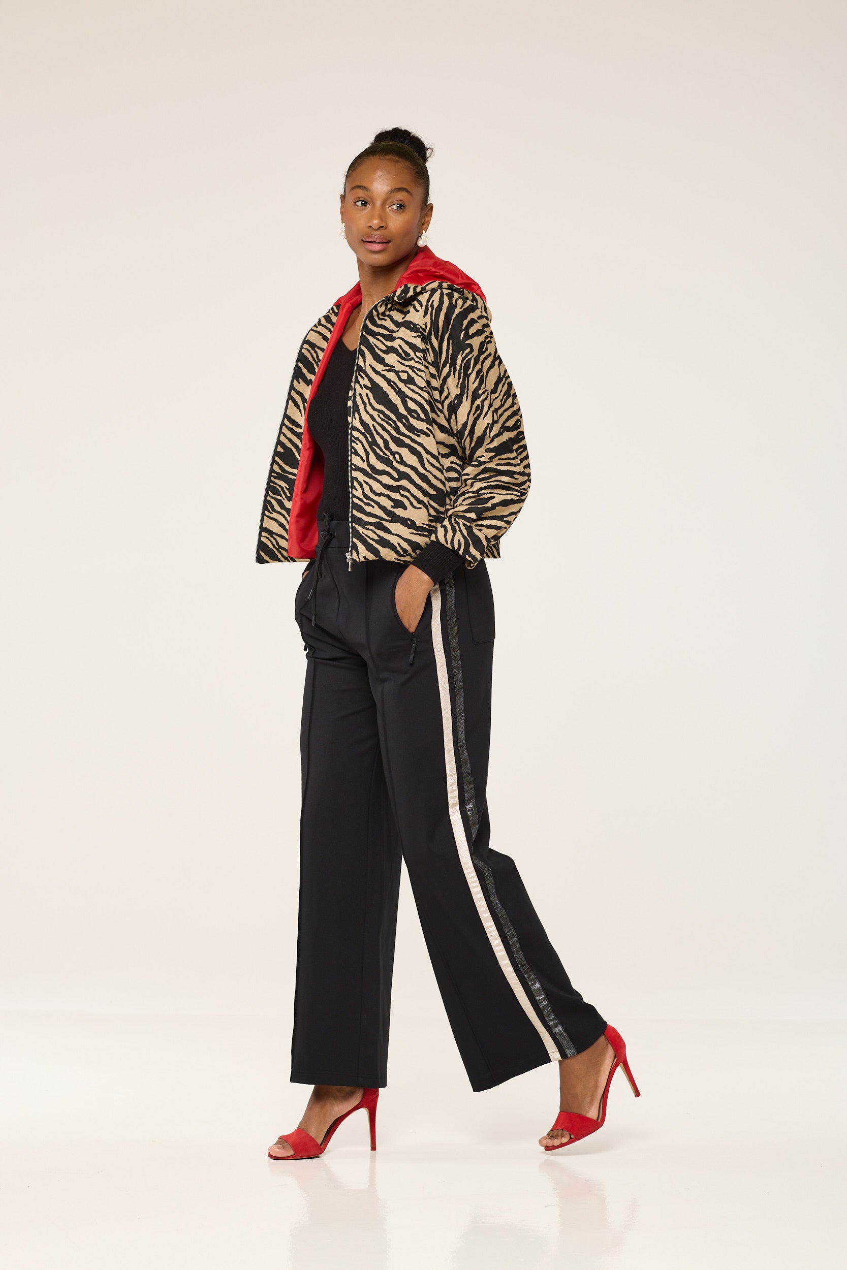 DesertStripedCozy, CamelZebraEssence, SaharaStripeComfort, SandySafariHood, TawnyZebraBlend, SunlitZebraChic, NomadStripeRelax, SandDuneZebraHaven, HazyHorizonZebra, WarmBreezeStripe,