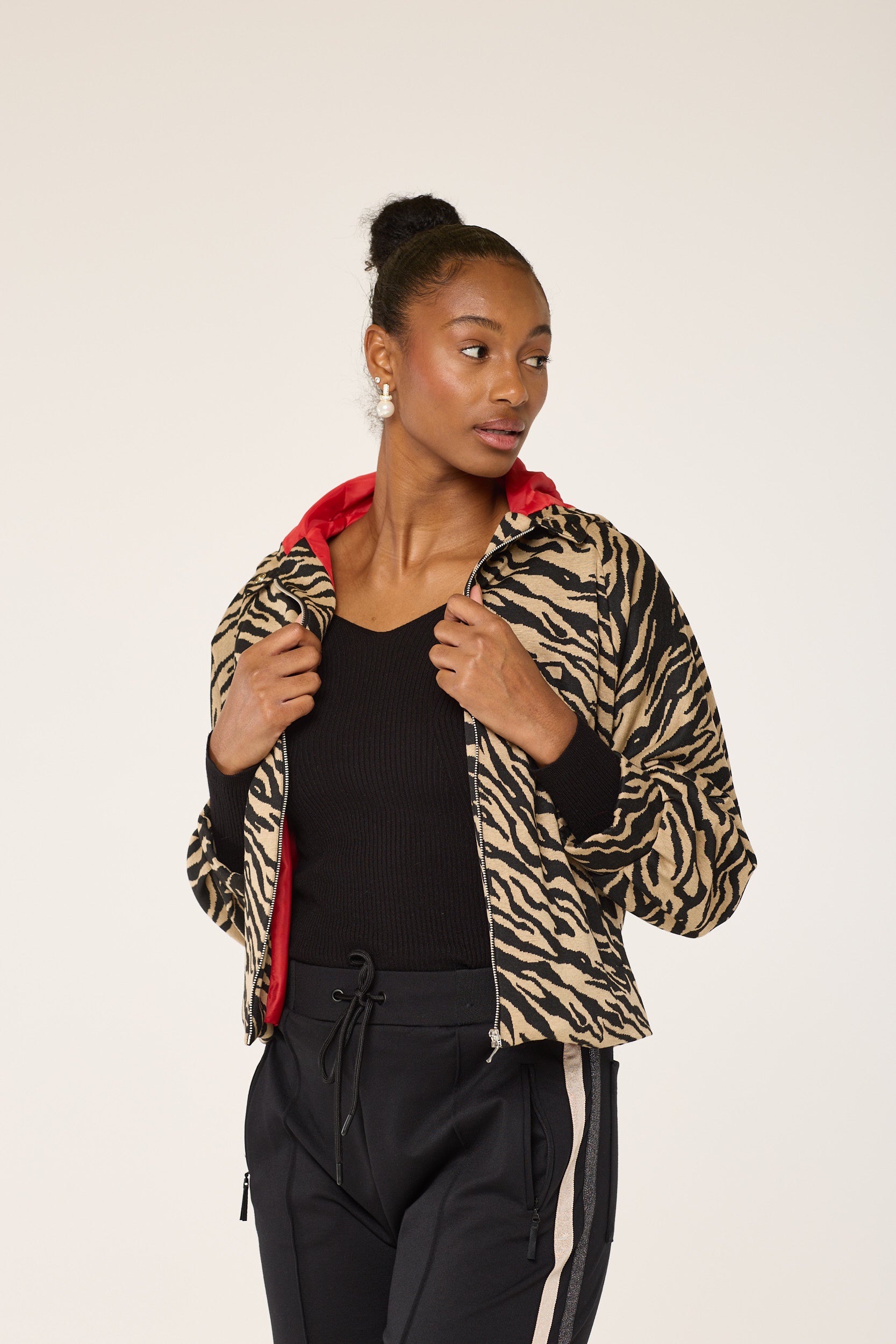 DesertStripedCozy, CamelZebraEssence, SaharaStripeComfort, SandySafariHood, TawnyZebraBlend, SunlitZebraChic, NomadStripeRelax, SandDuneZebraHaven, HazyHorizonZebra, WarmBreezeStripe,