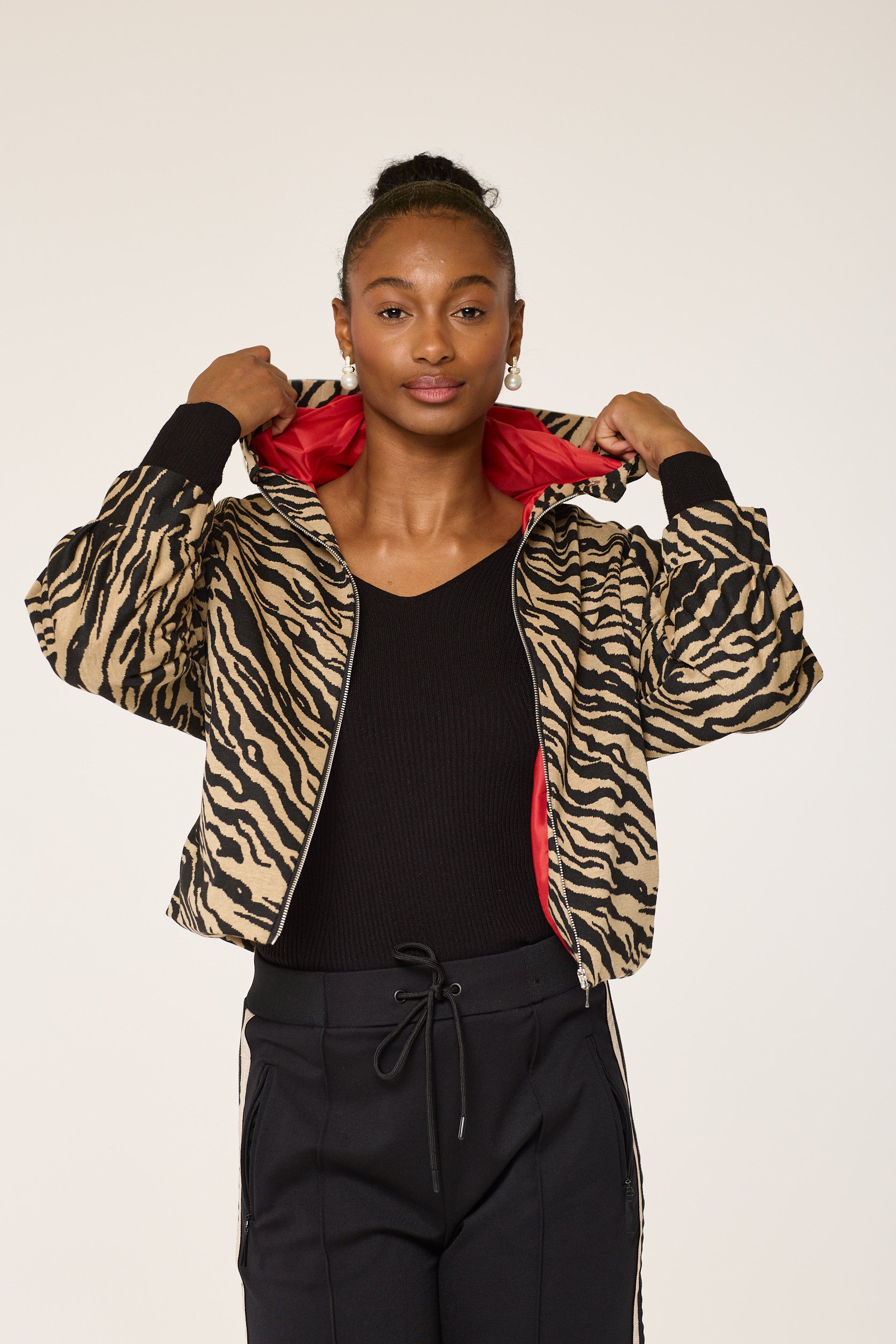DesertStripedCozy, CamelZebraEssence, SaharaStripeComfort, SandySafariHood, TawnyZebraBlend, SunlitZebraChic, NomadStripeRelax, SandDuneZebraHaven, HazyHorizonZebra, WarmBreezeStripe,